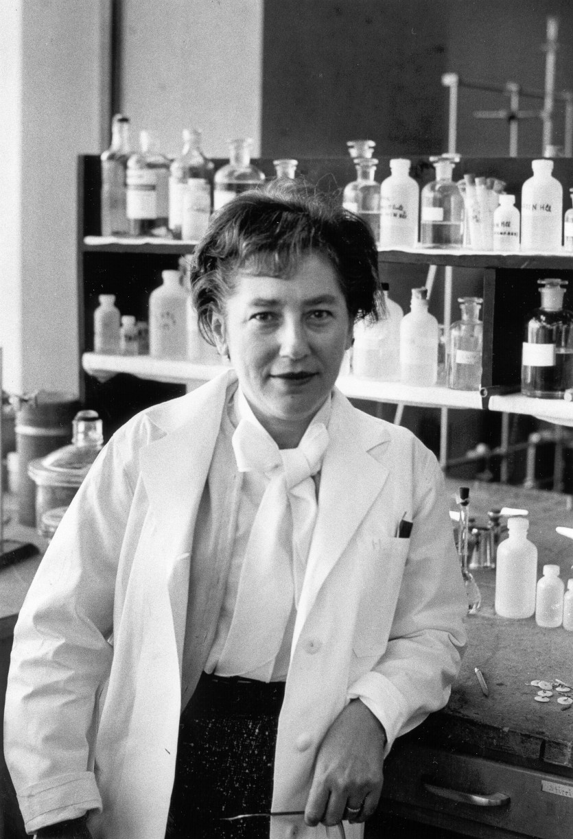 Mildred Cohn in a lab
